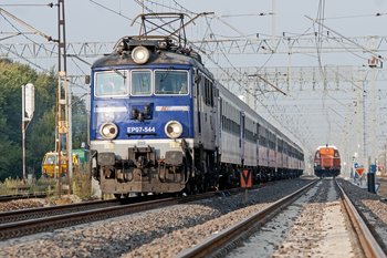 Pociąg na torach. Autor Włodzimierz Włoch