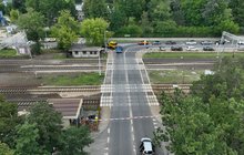 Widok z góry na przejazd kolejowo-drogowy na ul. Marsa w Rembertowie, fot. A. Lewandowski, P. Mieszkowski