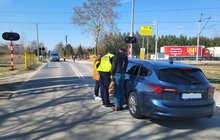 Akcja ulotkowa na przejeździe kolejowo-drogowym przy ul. Śląskiej w Łodzi fot. Rafał Wilgusiak 2jpg
