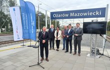 Ireneusz Merchel, prezes zarządu PLK SA informuje media o projekcie na briefingu prasowy w Ożarowie Mazowieckim fot. Martyn Janduła