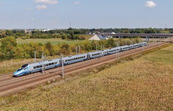 Pendolino na torach Centralnej Magistrali Kolejowej fot. Paweł Mieszkowski, Artur Lewandowski