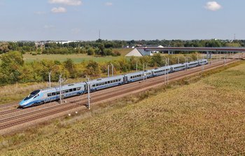 Pendolino na torach Centralnej Magistrali Kolejowej fot. Paweł Mieszkowski, Artur Lewandowski