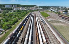 Pociągi towarowe na torach do portu w Gdyni. Fot. Damian Strzemkowski PLK (1)
