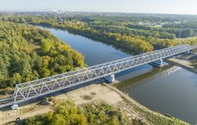 Most kolejowy nad Narwią w Ostrołęce widok z lotu ptaka, fot. Łukasz Bryłowski