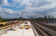 Pracownicy budujący peron na nowym przystanku Szczecin Łasztownia_fot. Bartosz Pietrzykowski (2)