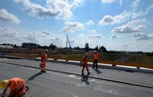 Wykonawcy na budowie wiaduktu nad torami kolejowymi na ul. Grójeckiej w Warce, fot. A.Szeliga (1)