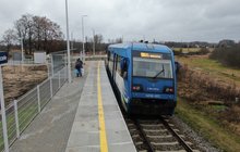 Nowy przystanek Kleszczele, stoi pociąg, fot. Artur Lewandowski PKP Polskie Linie Kolejowe SA