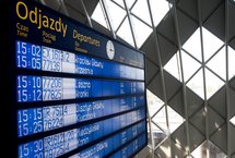 Wyświetlacz rozkładu jazdy pociągów.