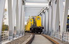 Nowy most nad Wisłą, a na nim pociąg techniczny, fot. Łukasz Hachuła
