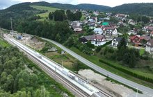 Przystanek Andrzejówka - nowy peron, widać nowe wiaty, ławki, tablice informacyjne, oznakowanie, fot. Krzysztof Dzidek 