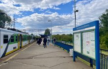 Pasażerowie wysiadają z pociagu na przystanku Ursus Północny, fot. Anna Znajewska-Pawluk (1)