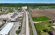Widok z góry na linię kolejową nr 214 w Somoninie. fot. Damian Strzemkowski PLK