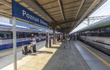 Pociągi i podróżni na stacji Poznań Główny_fot.Łukasz_Bryłowski
