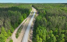 Widok z góry na linię kolejową nr 214 Somonino - Kartuzy. fot. Damian Strzemkowski PLK 1