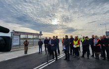 Prezes PLK SA Piotr Wyborski wypowiadający sie do mediów podczas otwarcia wiaduktu na ulicy Chełmżyńskiej_fot. Karol Jakubowski