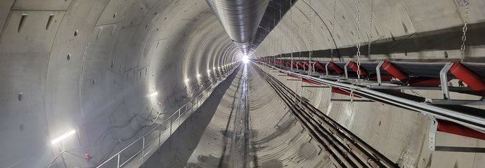 Wnętrze budowanego tunelu na linii kolejowej 104 fot. Piotr Hamarnik (1)
