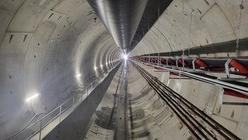 Wnętrze budowanego tunelu na linii kolejowej 104 fot. Piotr Hamarnik (1)