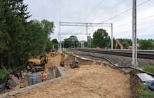 Budowa przystanku kolejowego Pabianice Północne, nowy peron, tory, robotnicy przy pracy fot. Elżbieta Tomes
