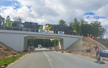 Lokomotywa na nowym wiadukcie kolejowym w Kartuzach. fot. Szymon Danielek PLK (3)