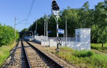 Tor kolejowy i peron przy przystanku Łódź Warszawska fot. Konrad Pokusiński