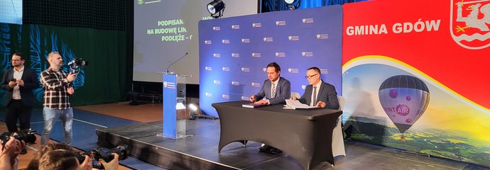 Gdów - podpisanie umowy PLK SA fot. Piotr Hamarnik