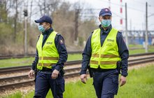 Funkcjonariusze Straży Ochrony Kolei podczas patrolu pieszego, fot. Kacper Warowny