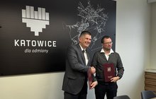 Podpisanie porozumienia PLK SA i Miasta Katowice, na zdjęciu Marcin Mochocki, członek Zarządu PLK SA i Bogumił Sobula, wiceprezydent Katowic, fot. Łukasz Hachuła