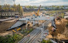 Wiadukt kolejowy nad modernizowaną linią widziany z lotu ptaka, fot. Łukasz Hachuła