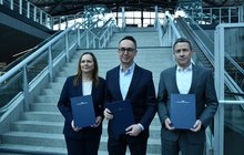 Podpisanie Paktu Kolejowego dla Woj. Łódzkiego, minister Dariusz Klimczak, prezes PLK Piotr Wyborski, marszałek woj. łódzkiego Joanna Skrzydlewska fot. PLK 3.JPG