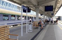 Stacja Szczecin Główny podóżni oczekują na pociąg fot. Izabela Miernikiewicz