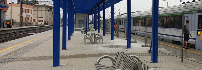 Perony na stacji w Lesznie