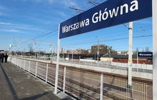 Wejście na peron stacji Warszawa Główna.