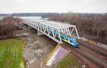 Pociąg na nowym moście nad Wisłą między Goczałkowicami Zdrojem a Czechowicami, fot. Łukasz Hachuła