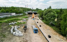 Nowobudowany przystanek Katowice Brynów, widać powstający peron i maszyny, fot. Łukasz Hachuła
