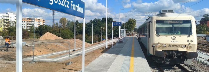 Pociąg przy peronie nr 2 na przystanku Bydgoszcz Fordon. fot. Przemysław Zieliński PLK 1