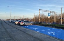 Będziemyśl Przystanek kolejowy w Będziemyślu, przy przystanku jest parking, fot. Mateusz Bryndza (1)