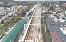 Stacja Olkusz - są nowe perony, przejście podziemne z windą, pociag towarowy, fot. Krzysztof Dzidek