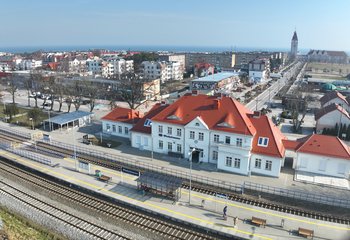 Widok z góry na stację Władysławowo. fot. Damian Strzemkowski PLK
