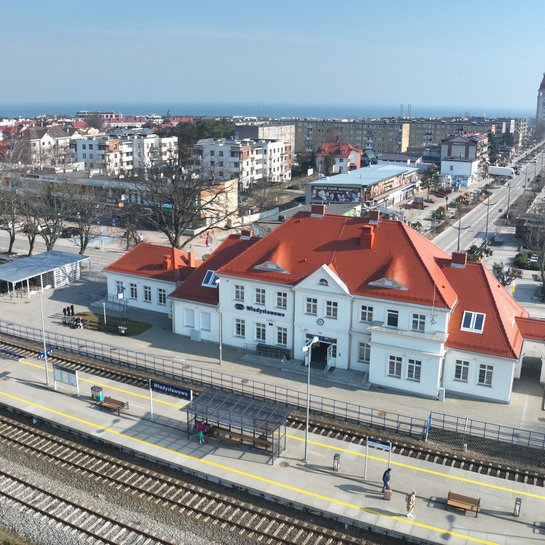 Widok z góry na stację Władysławowo. fot. Damian Strzemkowski PLK