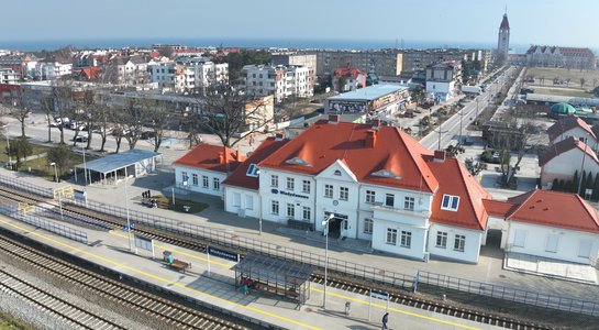 Widok z góry na stację Władysławowo. fot. Damian Strzemkowski PLK