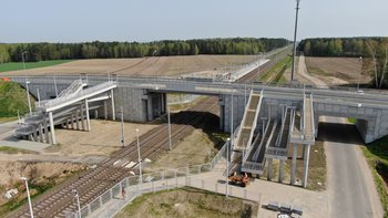 Dąbrowa-Kity - wiadukt nad torami widok z drona fot Paweł Mieszkowski PKP Polskie Linie Kolejowe SA