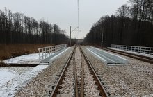 Dwutorowa przeprawa kolejowa w Rykach nad rzeką Zalesianką na trasie Łuków-Radom, fot. Artur Wilk PLK