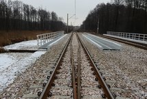 Dwutorowa przeprawa kolejowa w Rykach nad rzeką Zalesianką na trasie Łuków-Radom, fot. Artur Wilk PLK