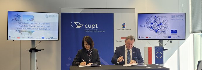 Podpisanie umowy przez przedstawicieli CUPT i PLK na Zintegrowany Model Ruchu fot. Mirosław Siemieniec