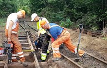 Wykonawcy wymieniają podkłady i tory na trasie od Karczmisk do Wymysłowa, fot. Kamil Domański