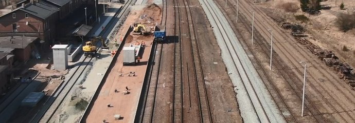 Widok z dronu na remontowany peron 2 w Ścinawce Średniej Fot. Robert Mitura