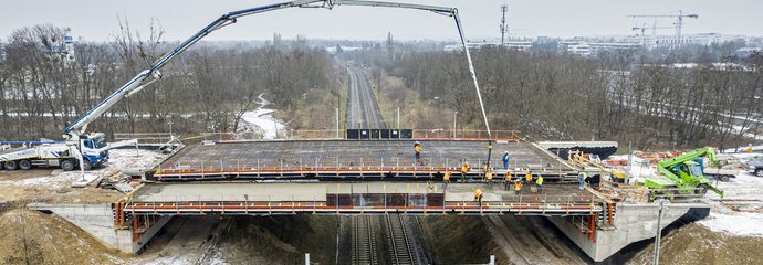 Widok na budowę wiaduktu drogowego w Poznaniu. autor: Jakub Wilczek