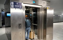Winda w tunelu pod torami fot Tomasz Łotowski PKP Polskie Linie Kolejowe SA