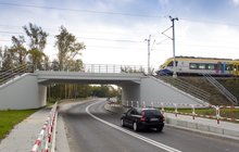 Gorzów - wiadukt ul. Oświęcimska, po nowym obiekcie górą jedzie pociąg, a dołem auto, fot. Szymon Grochowski