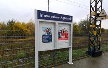 Nowa gablota informacyjna na stacji Inowrocław Rąbinek. fot. Katarzyna Rychłowska PLK